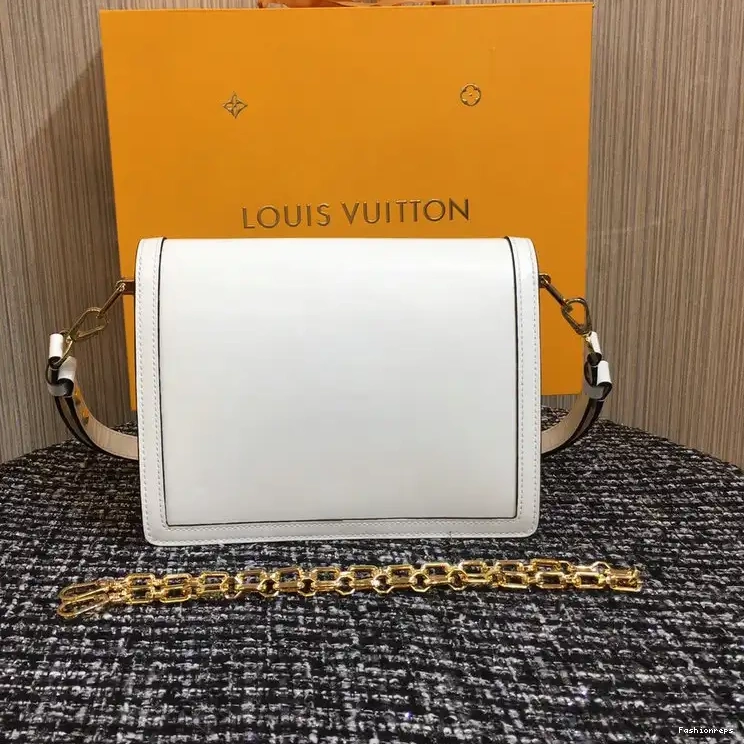 Fashionrepsfam ru 20B570231 Bags LV 0811